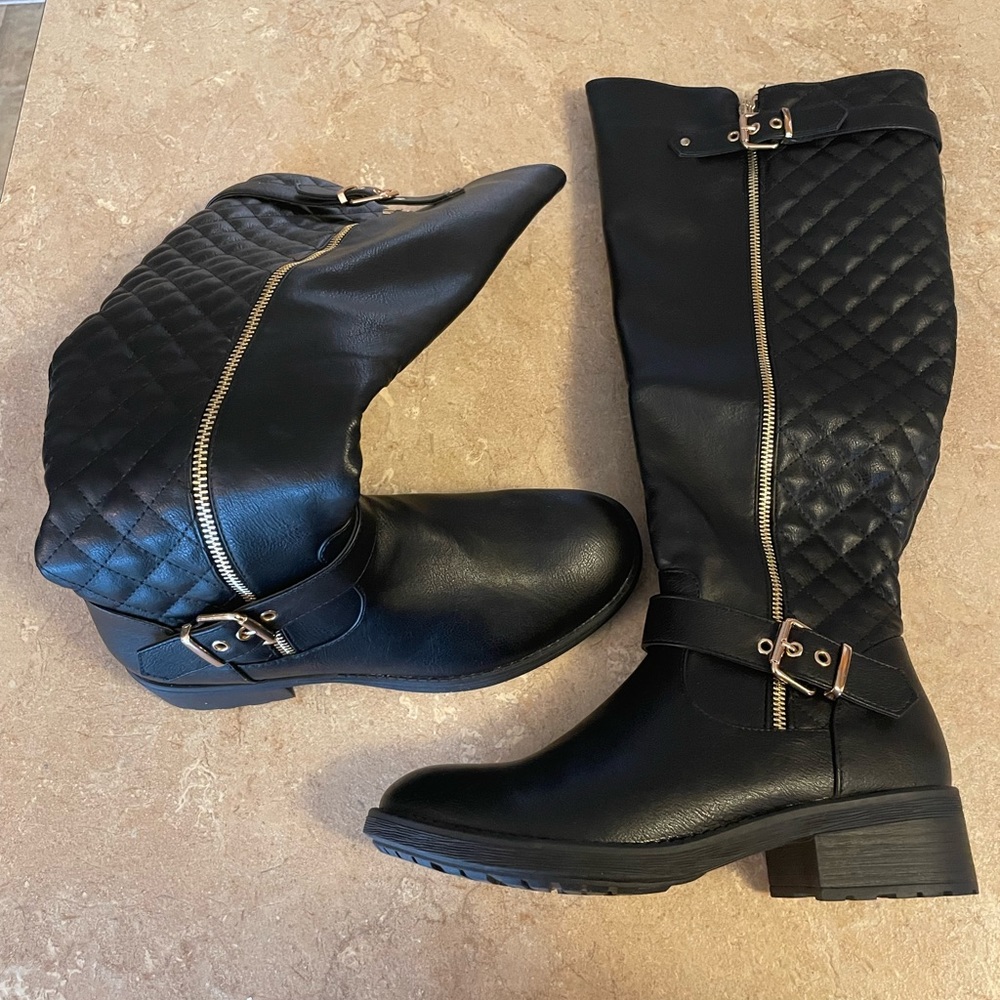 NWOT Dream Pairs Quilted Knee High Boots